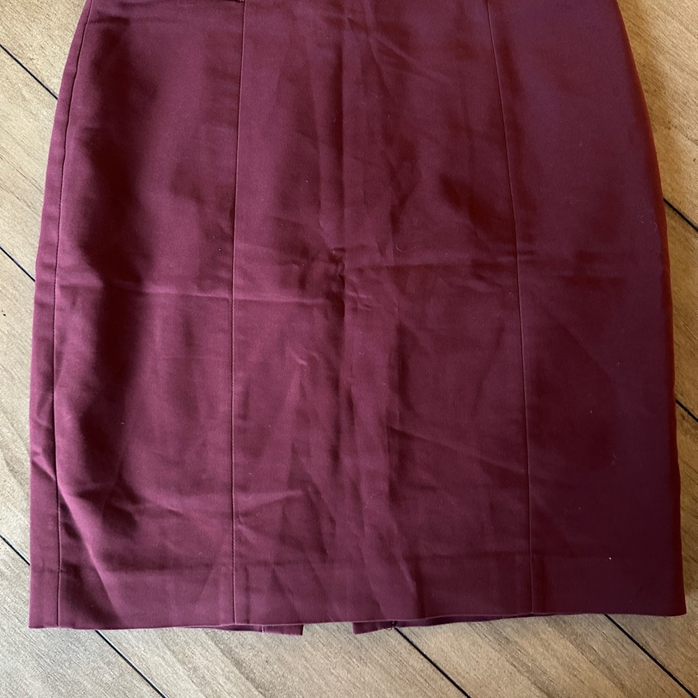 H&M Chic Maroon Pencil Skirt Woman’s size 10